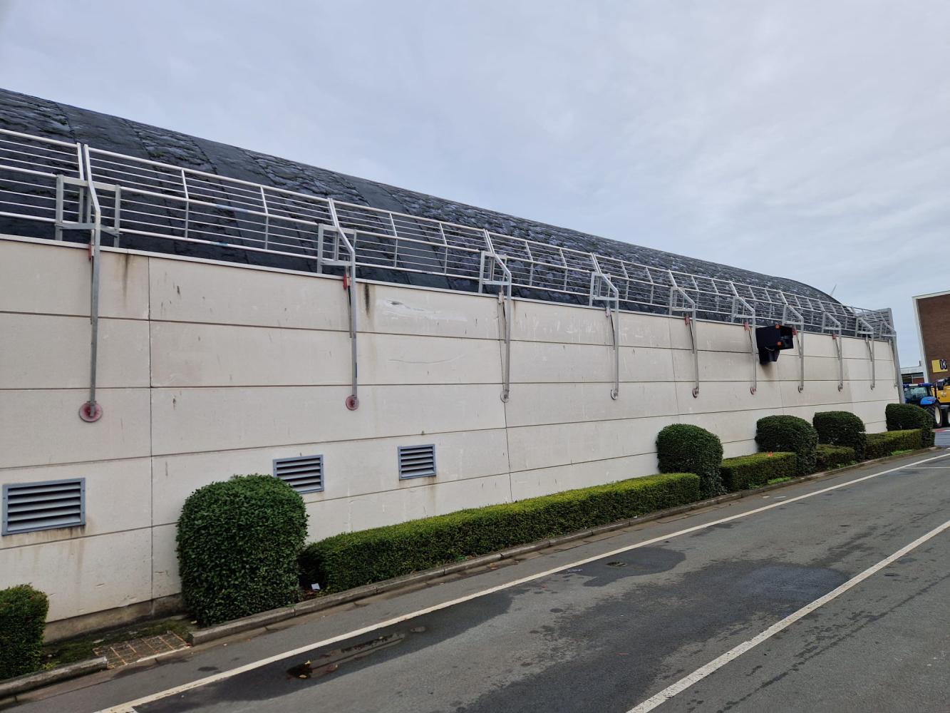 industriellen Parabol-Dachs